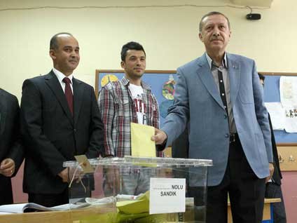 AK Parti seçim sonuçlarını masaya yatırdı