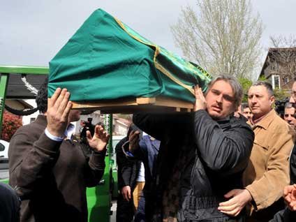 Komşu evin havuzunda ölü bulunan Pamir Dikdik'e acı veda