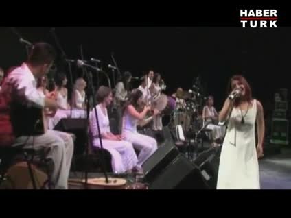 Kardeş Türküler'den sürpriz bir isimle özel konser