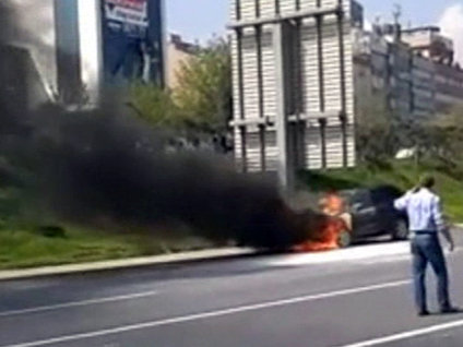 Lüks cip otobanda alev alev yandı