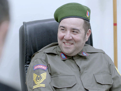 Ata Demirer'den Sevdaluk'ta radyocu taklidi