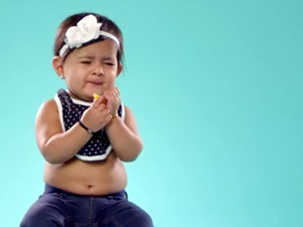 İlk kez limon yiyen bebekler