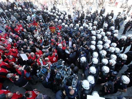 Taksim'deki 1 Mayıs bildirisine polis müdahalesi