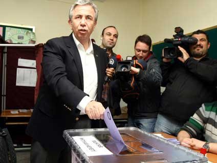 CHP Ankara adayı Mansur Yavaş AYM'ye başvurdu