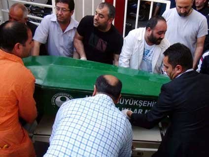 Mersin'de Uğur Oruç saldırıya uğrayan kadını korurken hayatını kaybetti