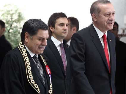 Başbakan Erdoğan ile AYM Başkanı Haşim Kılıç arasında soğuk rüzgarlar