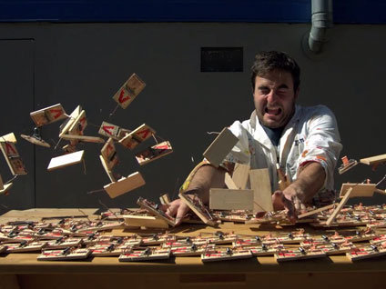 Ağır çekimde fare kapanı