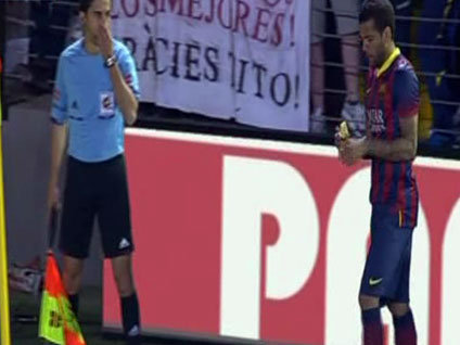 Dani Alves 'ırkçılığa' böyle cevap verdi!