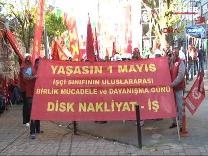 DİSK kortejinde gaz maskeli vekiller