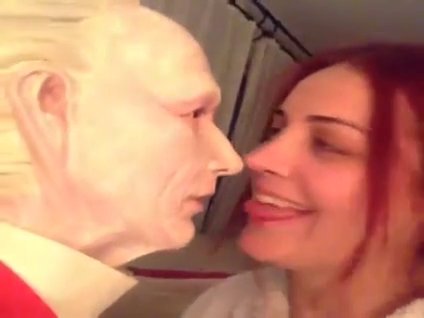 Sevişme sahnelerini arayanlara hizmet