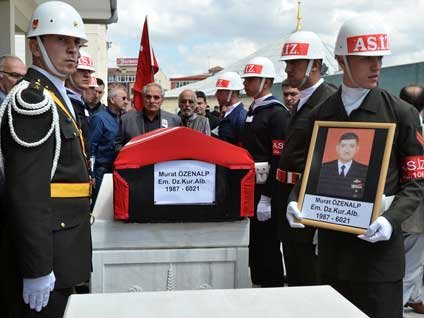 Albay Murat Özenalp'in ardından AYM önünde adalet nöbeti