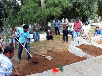 Katolik mezarında İslami cenaze töreni