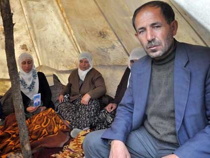 Bitlis'te PKK tarafından kaçırılan Vedat için eylem başlatıldı