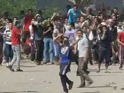 Mısırlı öğrencilerin polisi kızdırmak için yaptığı ilginç gösteri