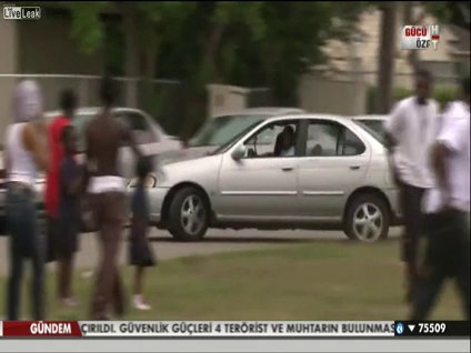 İnsanların üzerine sürdü!