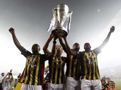 Fenerbahçe şampiyonluk kupasını aldı