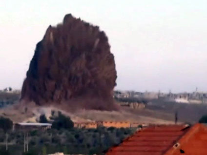 Askeri üssü böyle havaya uçurdular