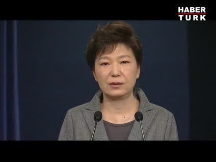300 kişinin hayatını kaybettiği kaza sonrası devlet başkanı Park Geun-hye gözyaşlarını tutamadı