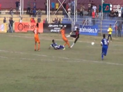 Futbol sahasında şoke eden ölüm!