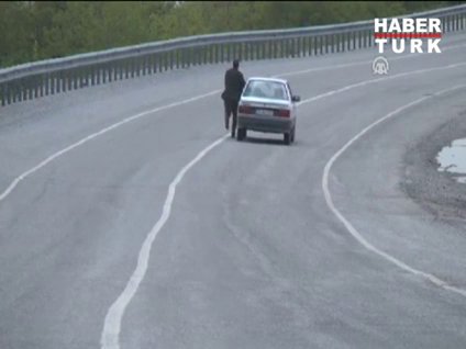 Bu yokuşta araçlar gaza basmıyor!