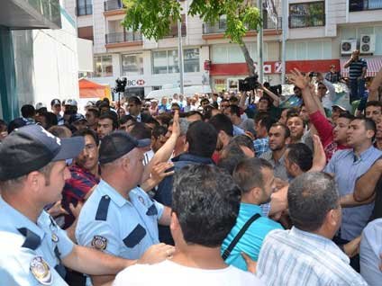 Soma'da madencilerin protestosunda arbede