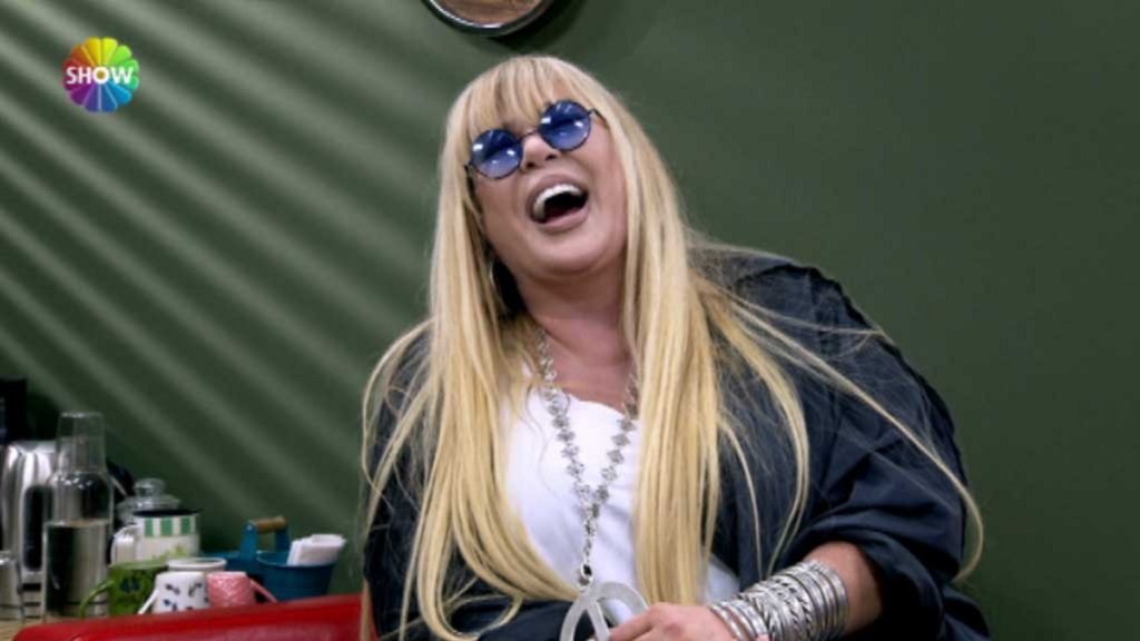 Analı Oğullu'da Zerrin Özer rüzgarı / Analı Oğullu