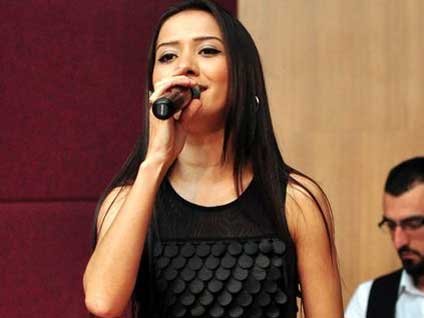 Genç şarkıcı Ceylan Aygün trafik kazasında hayatını kaybetti