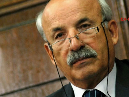 Rektör gazetecilere saldırdı