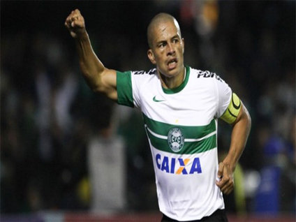 Efsane futbolcu Alex De Souza İstanbul'da tatilde