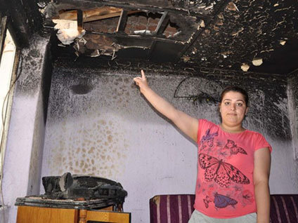 Manisa'da bir evde tüplü televizyon bomba gibi patladı