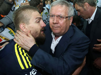 Caner Erkin Fenerbahçe'de kaldı