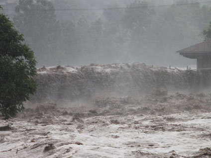 Yurtta etkili olan sağanak yağış üç ilimizde sele neden oldu