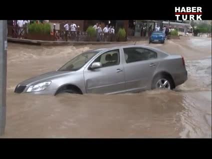 Sakarya'da sele kapılarak kaybolan genç bulunamadı