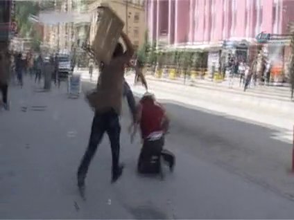 Hakkari'de polise linç girişimi