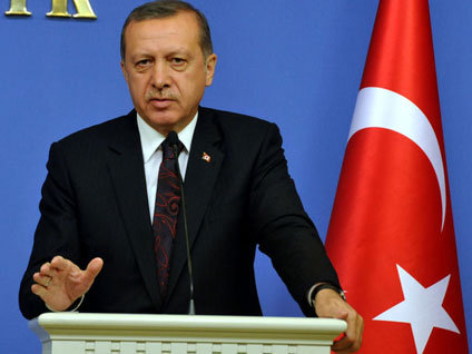 Başbakan Erdoğan'dan Diyarbakır'da indirilen Türk bayrağı açıklaması