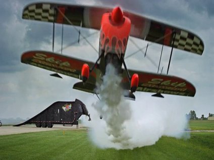 Uçak ile motosikletin muhteşem şovu