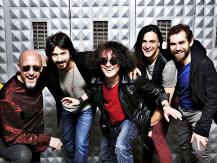 Yüksek Sadakat yeni albümünden sevilen şarkılarını Skala izleyicileri için söyledi