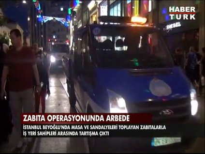 Beyoğlu'nda zabıta operasyonunda arbede yaşandı