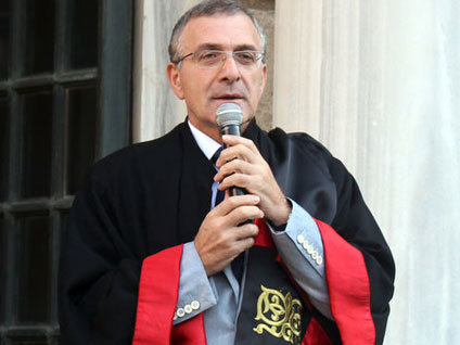 İstanbul Üniversitesi Hukuk Fakültesi'nde diploma heyecanı