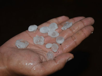 Kırklareli'nde ceviz büyüklüğünde dolu yağdı