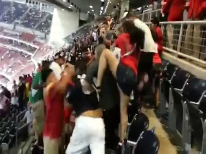 Fanatiklerin tribün kavgası