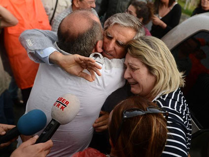 Balyoz tahliyesi anındaki ailelerin sevinç gözyaşları