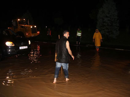 Türkiye'deki şiddetli yağış bazı illerde yaşamı felç etti