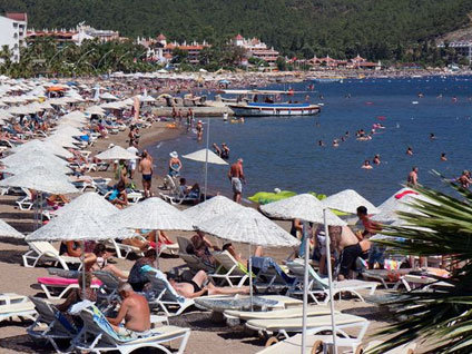 Sahiller ve su parkları aşırı sıcaklardan doldu taştı