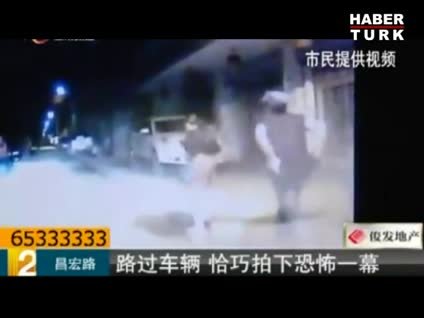 Kıskanç kadın kocasının sevgilisini yaktı