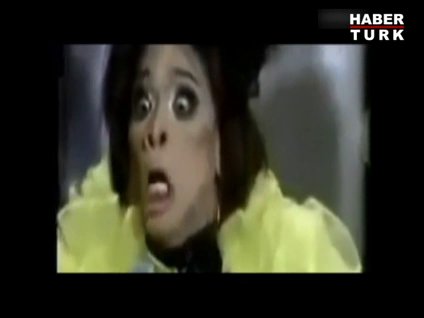 Kişneyerek şarkı söyleyen kadın!