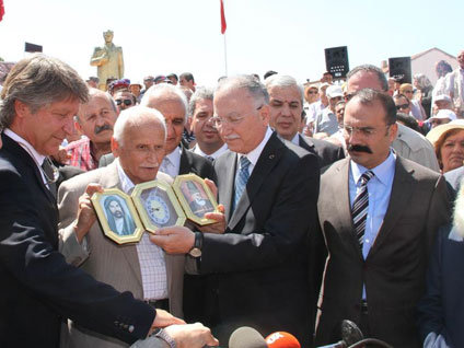 Ekmeleddin İhsanoğlu Hacı Bektaş Veli Türbesi'nde