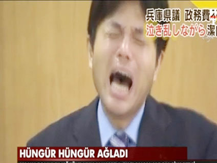 Japon siyasetçi yolsuzluk suçlamasına hüngür hüngür ağladı