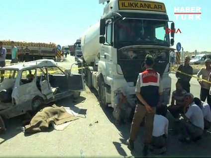 Yol kapattıran kaza: 3 ölü