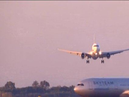 İspanya'da bir uçak inişe geçerken korku dolu anlar yaşandı